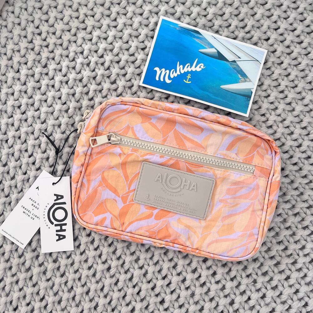 Aloha Collection• KEEP IT LIGHT HIP PACK LEI STAND Peachy